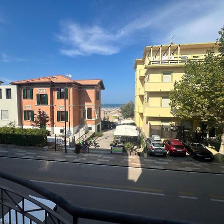 Beach House Holiday Apartments Rimini Exterior foto