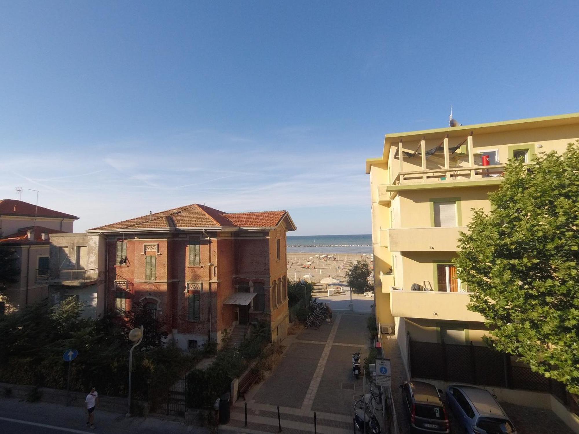 Beach House Holiday Apartments Rimini Exterior foto