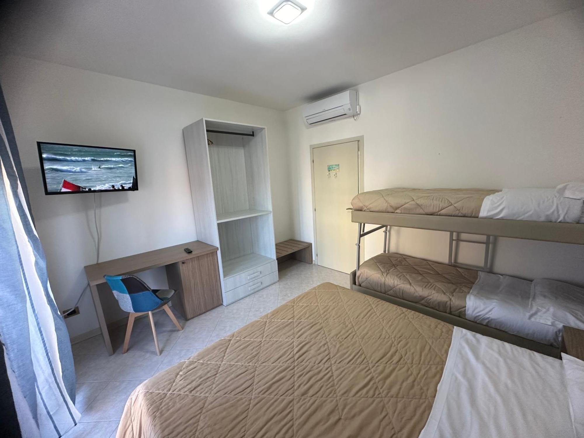 Beach House Holiday Apartments Rimini Exterior foto