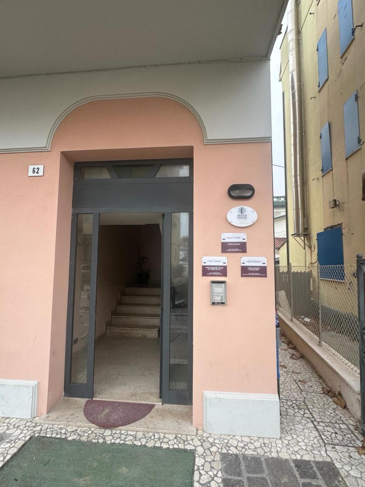 Beach House Holiday Apartments Rimini Exterior foto