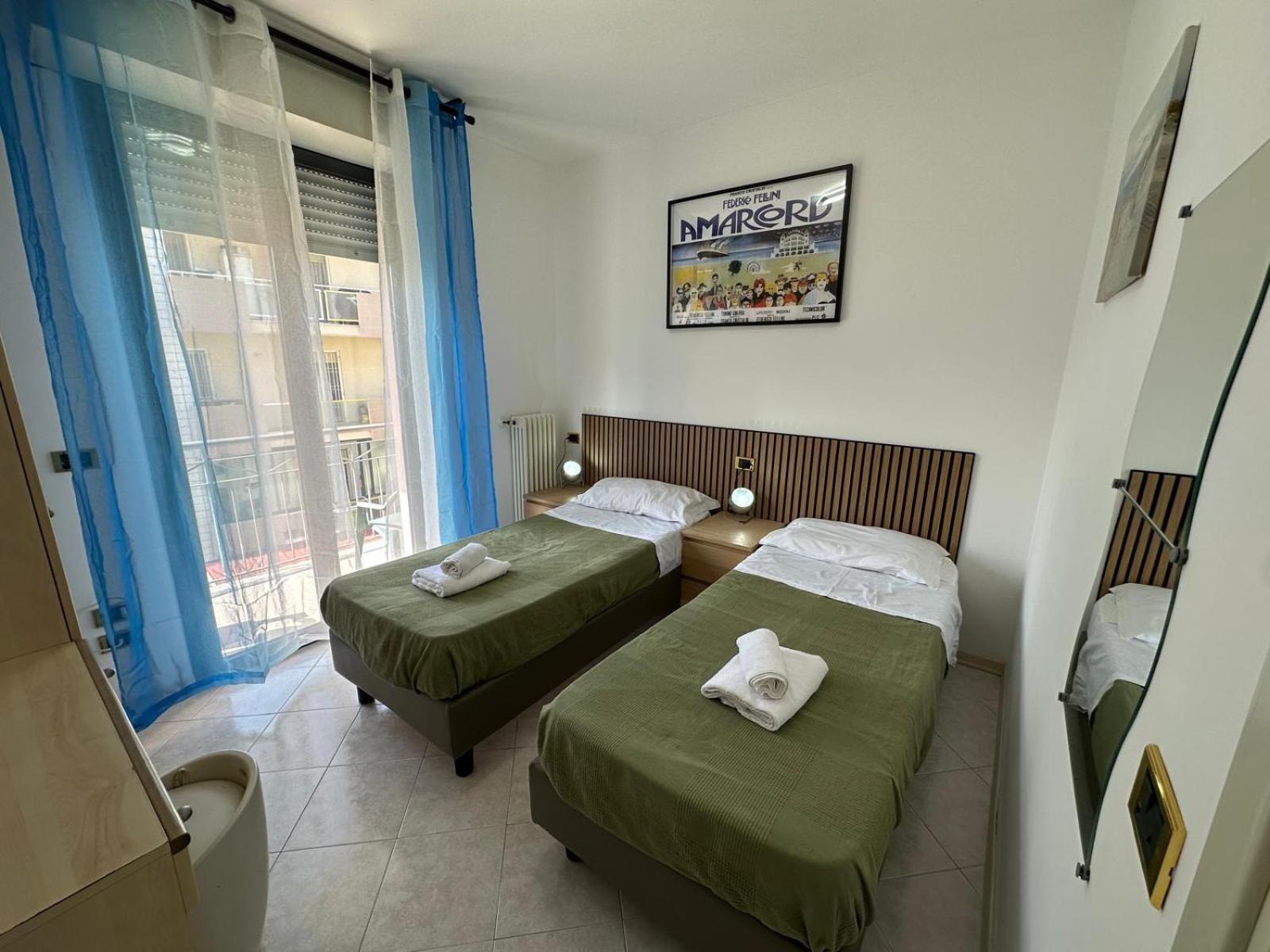 Beach House Holiday Apartments Rimini Exterior foto